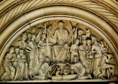 fachada da Catedral de Autun, França, século XII.