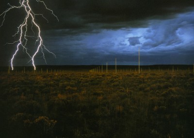 De Maria, Walter. Campo iluminado, 1977.