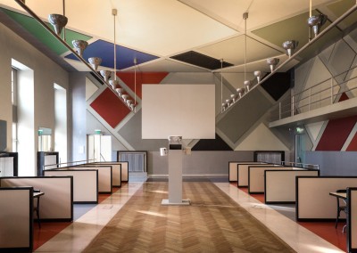 Van Doesburg, Theo. Cinema-restaurante em Auberre, 1927. Demolido.
